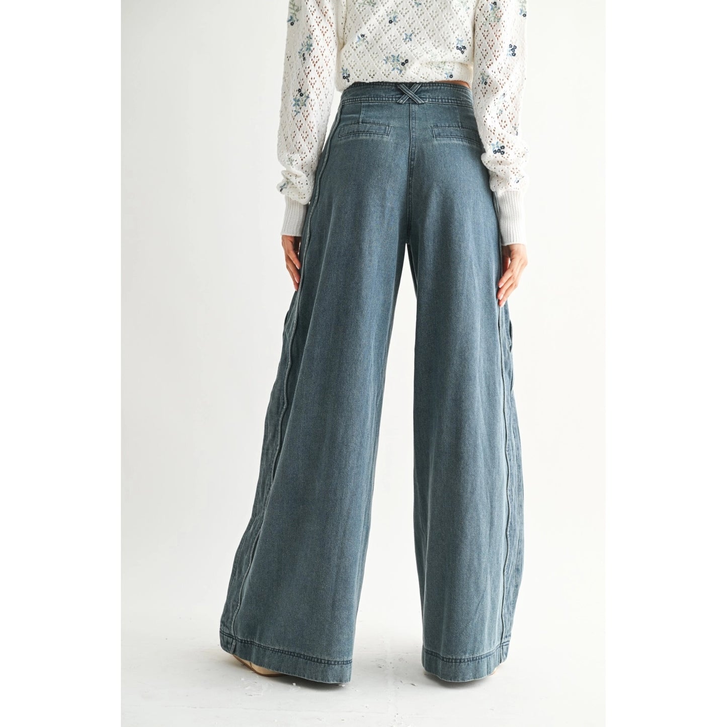 Scalloped Stretch Wide Leg Jean