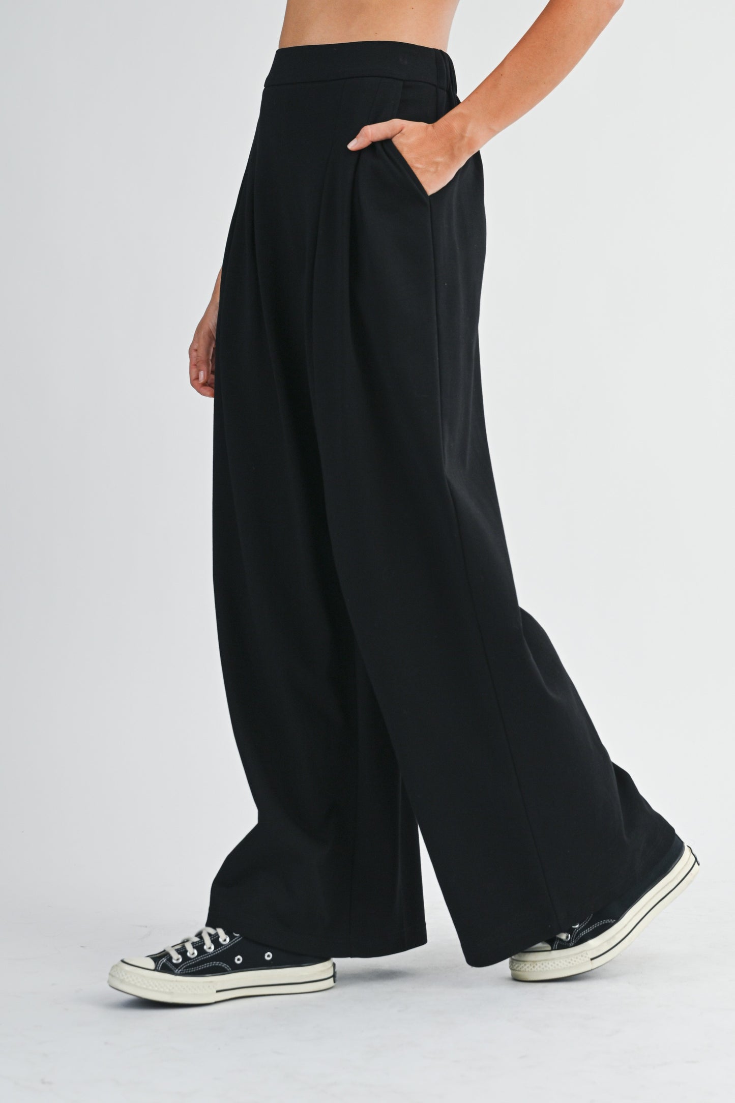Front Pleat Sweatpant - Black