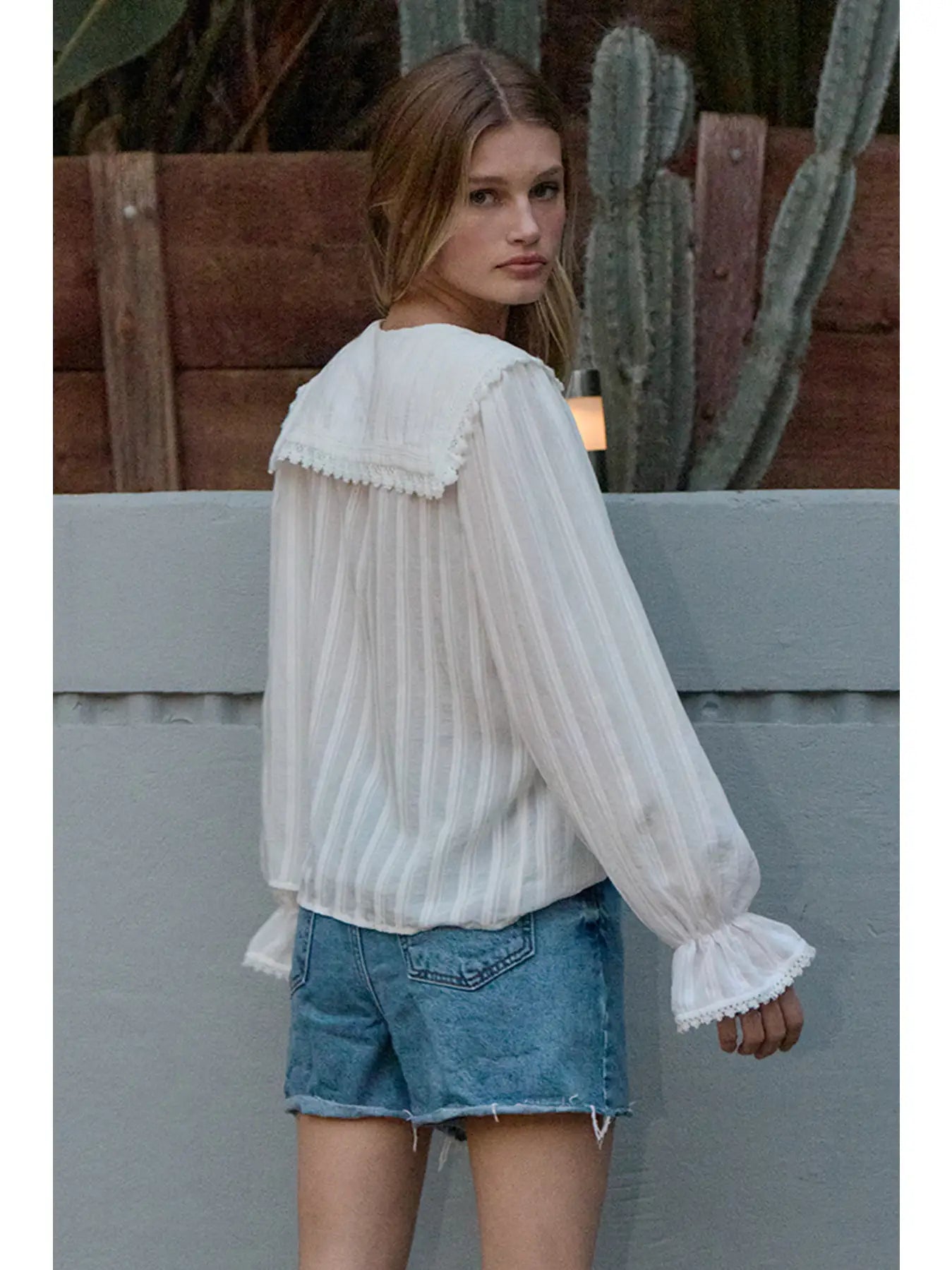 Scallop Lace Collar Button Blouse