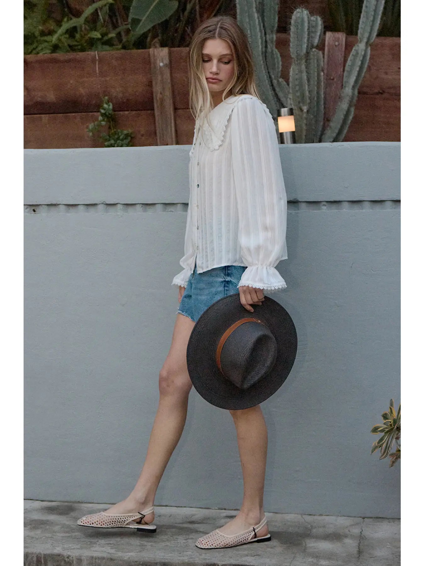 Scallop Lace Collar Button Blouse